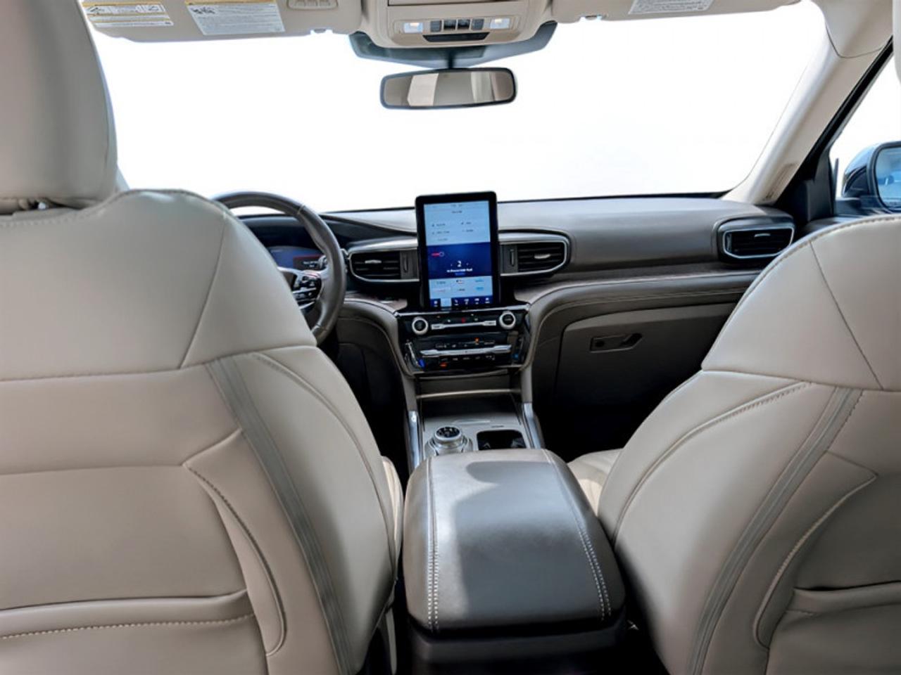 2022 Ford Explorer Platinum  **TECHNOLOGY PACKAGE** Photo