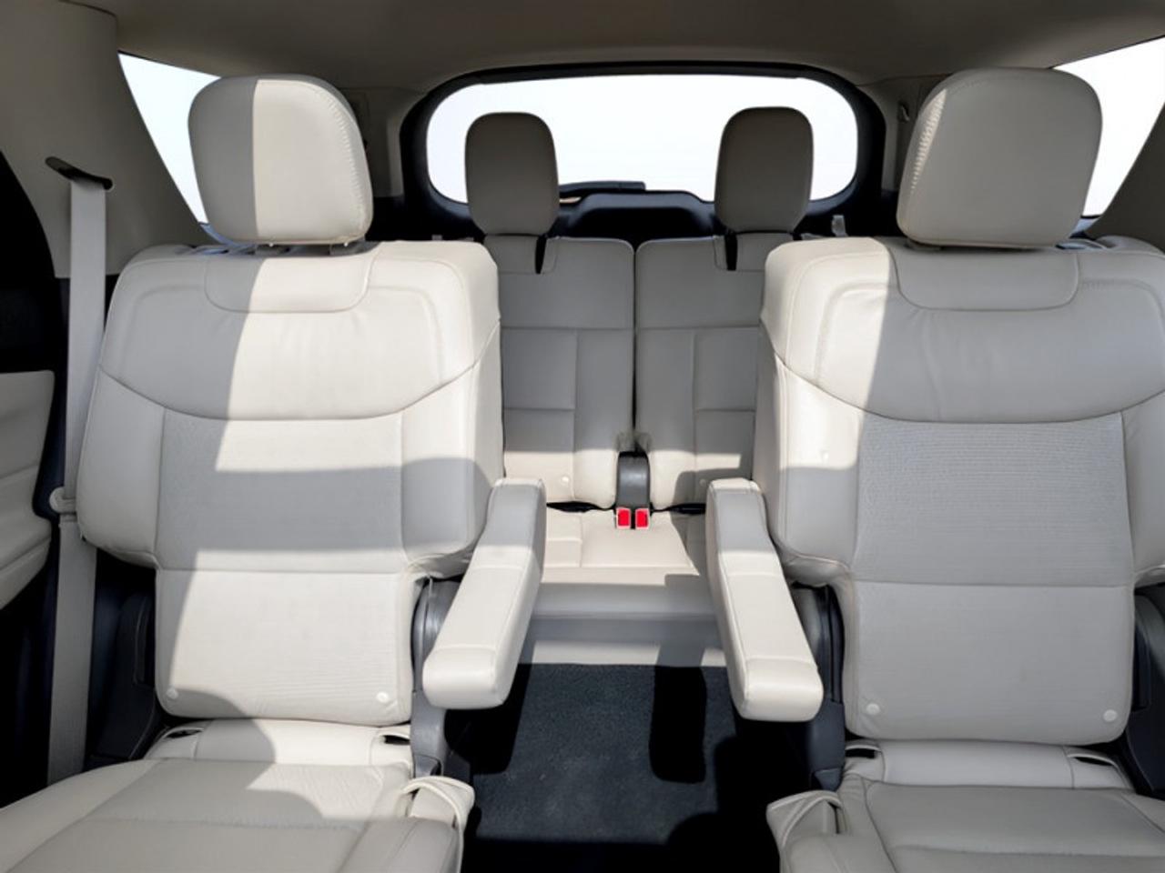 2022 Ford Explorer Platinum  **TECHNOLOGY PACKAGE** Photo