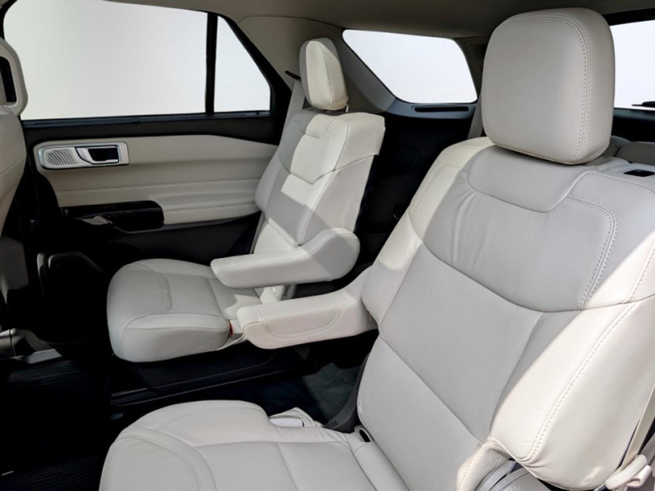 2022 Ford Explorer Platinum  **TECHNOLOGY PACKAGE** Photo