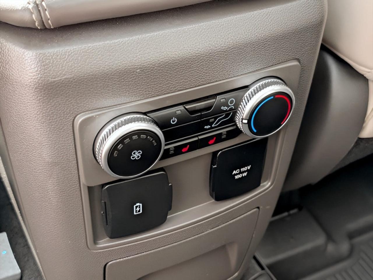 2022 Ford Explorer Platinum  **TECHNOLOGY PACKAGE** Photo