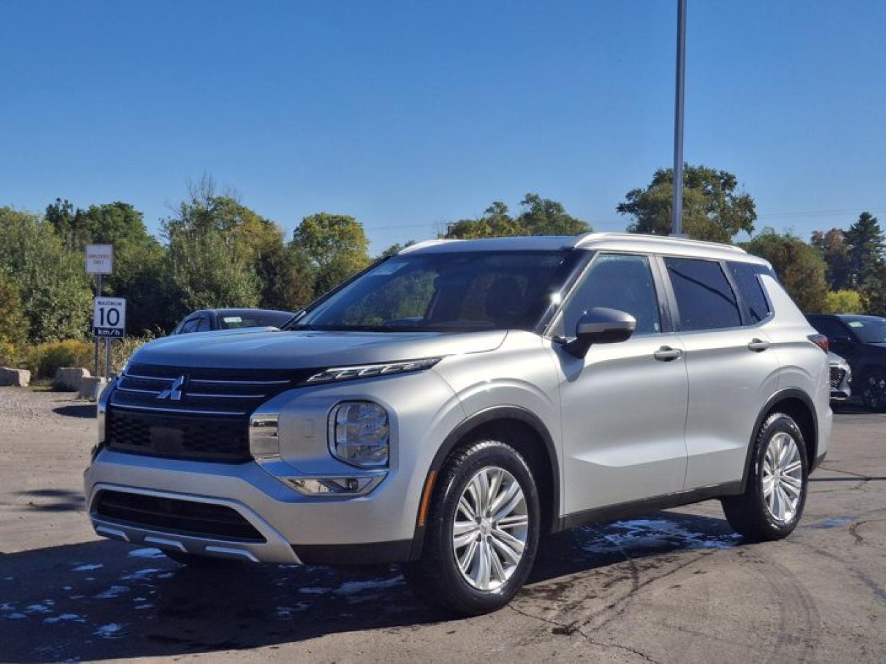 Used 2024 Mitsubishi Outlander SE AWC | 7 Passenger | Panoramic Sunroof | Heated Wheel + Seats | Power Liftgate | and More ! for sale in Guelph, ON