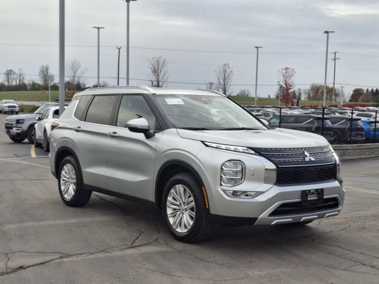 2024 Mitsubishi Outlander SE AWC | 7 Passenger | Panoramic Sunroof | Heated Wheel + Seats | Power Liftgate | and More ! Photo