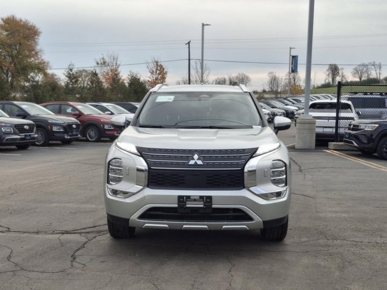 2024 Mitsubishi Outlander SE AWC | 7 Passenger | Panoramic Sunroof | Heated Wheel + Seats | Power Liftgate | and More ! Photo