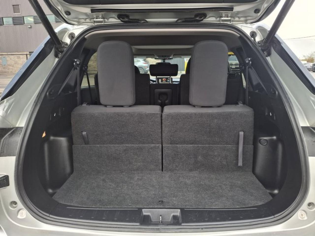 2024 Mitsubishi Outlander SE AWC | 7 Passenger | Panoramic Sunroof | Heated Wheel + Seats | Power Liftgate | and More ! Photo