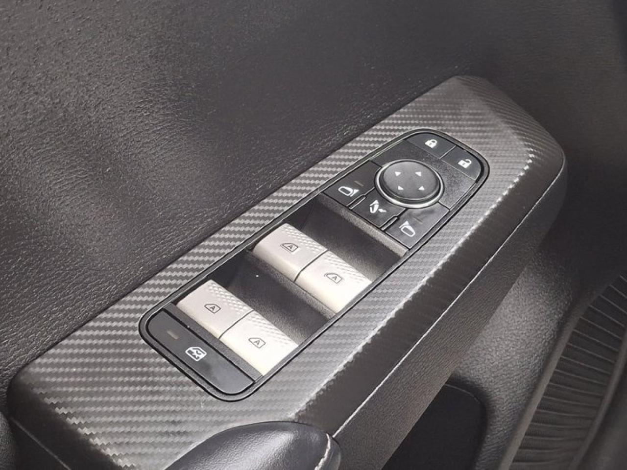 2024 Mitsubishi Outlander SE AWC | 7 Passenger | Panoramic Sunroof | Heated Wheel + Seats | Power Liftgate | and More ! Photo