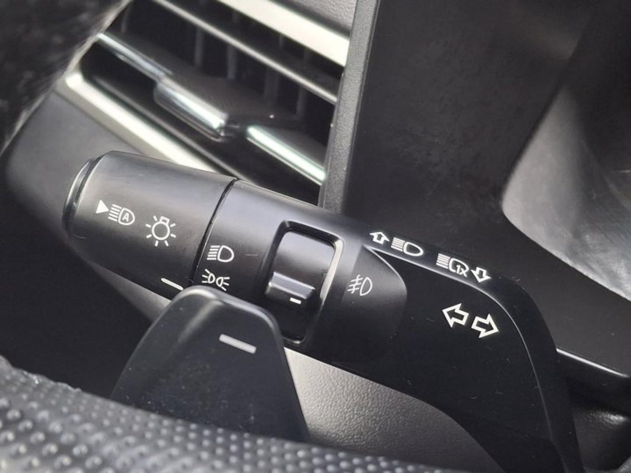 2024 Mitsubishi Outlander SE AWC | 7 Passenger | Panoramic Sunroof | Heated Wheel + Seats | Power Liftgate | and More ! Photo