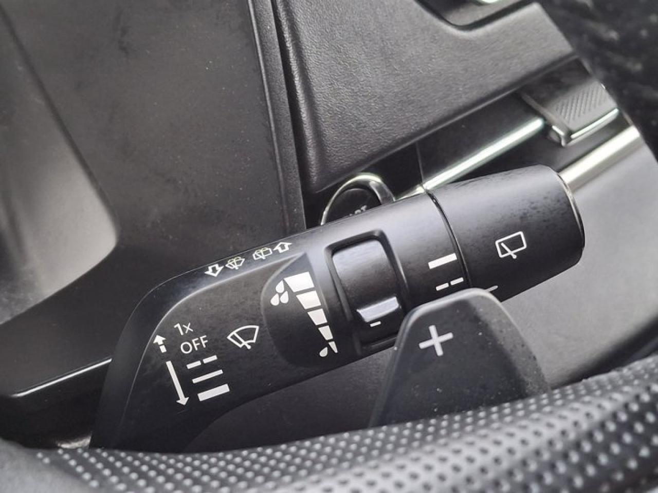 2024 Mitsubishi Outlander SE AWC | 7 Passenger | Panoramic Sunroof | Heated Wheel + Seats | Power Liftgate | and More ! Photo