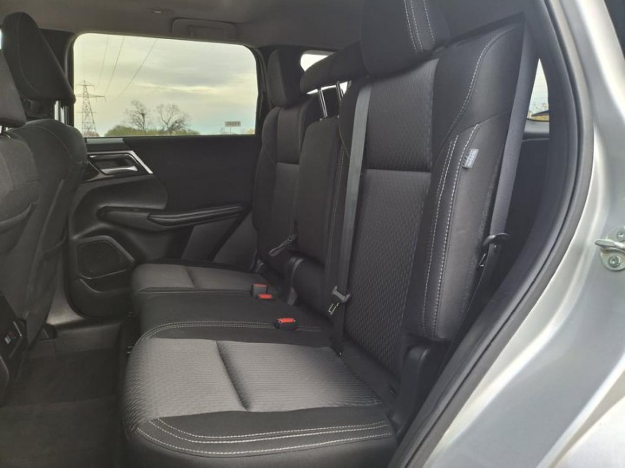 2024 Mitsubishi Outlander SE AWC | 7 Passenger | Panoramic Sunroof | Heated Wheel + Seats | Power Liftgate | and More ! Photo