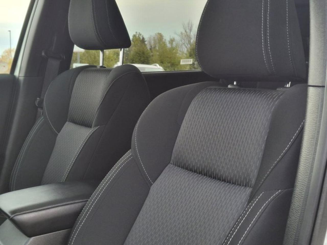 2024 Mitsubishi Outlander SE AWC | 7 Passenger | Panoramic Sunroof | Heated Wheel + Seats | Power Liftgate | and More ! Photo