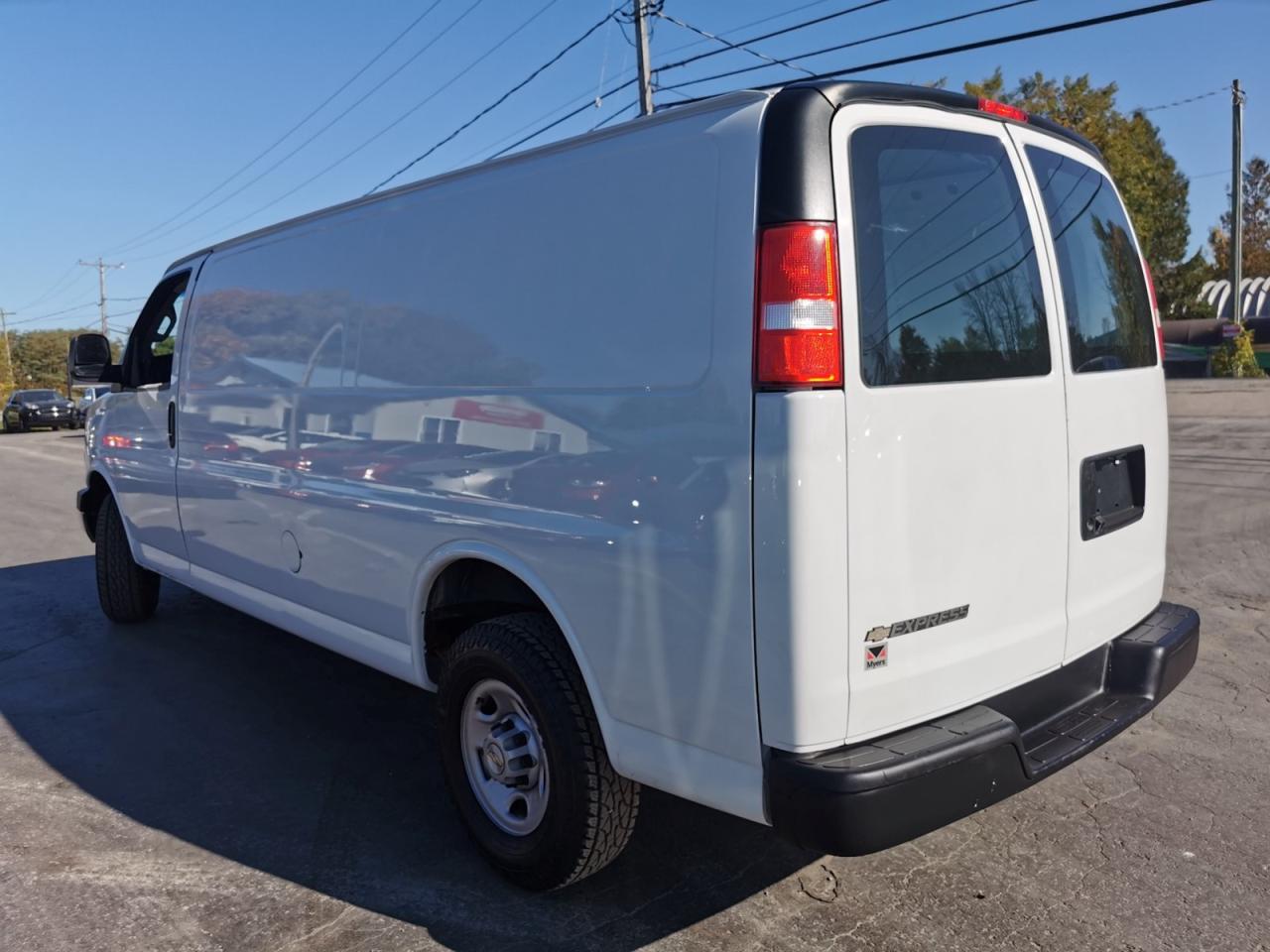 2021 Chevrolet Express 2500 Photo2