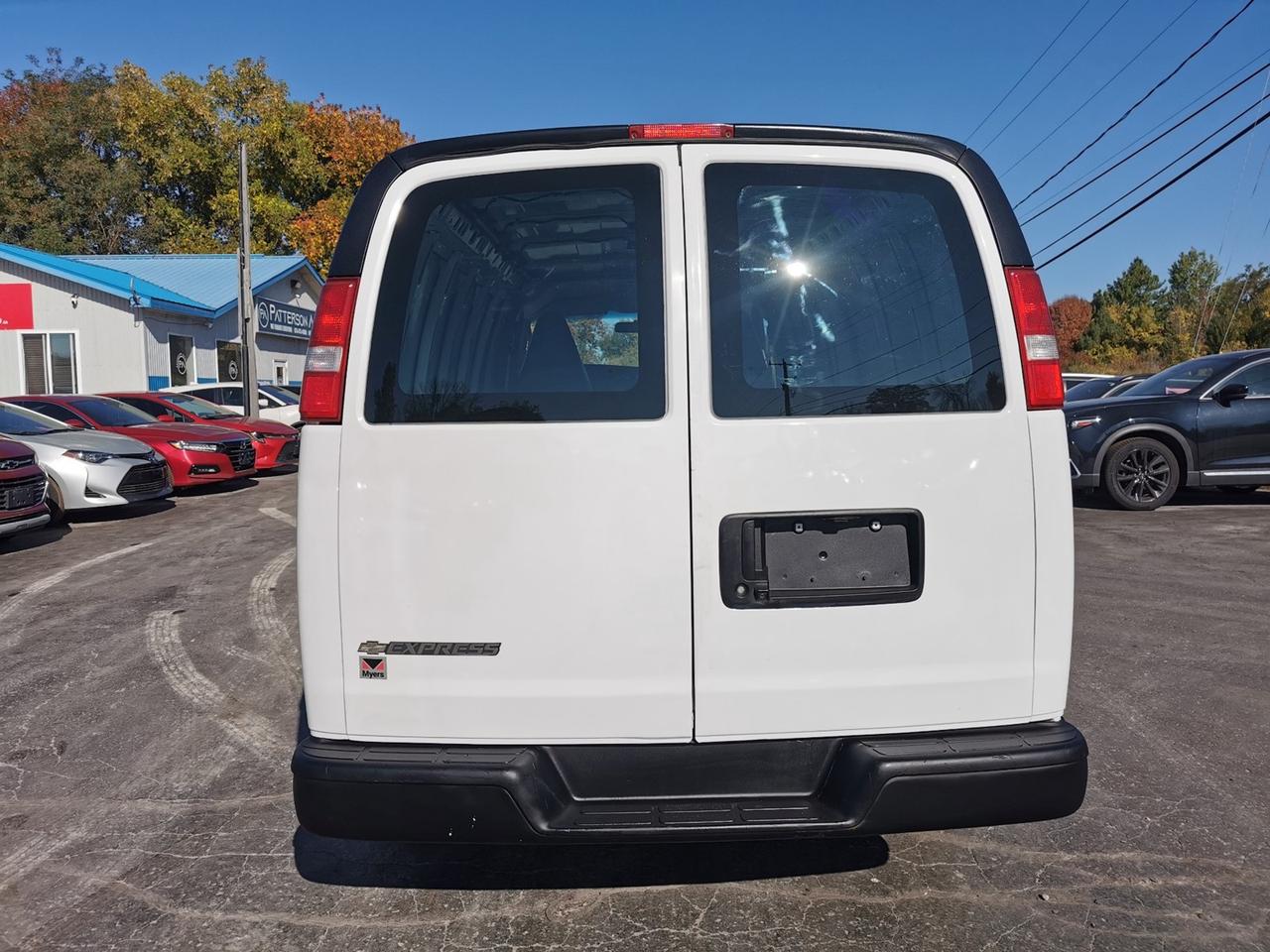 2021 Chevrolet Express 2500 Photo3