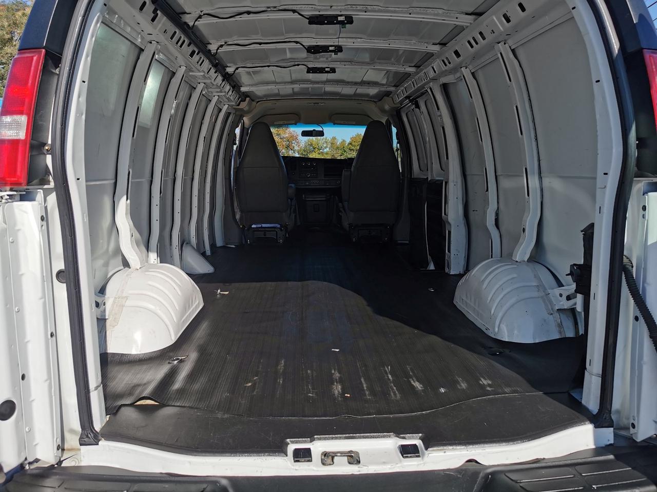 2021 Chevrolet Express 2500 Photo