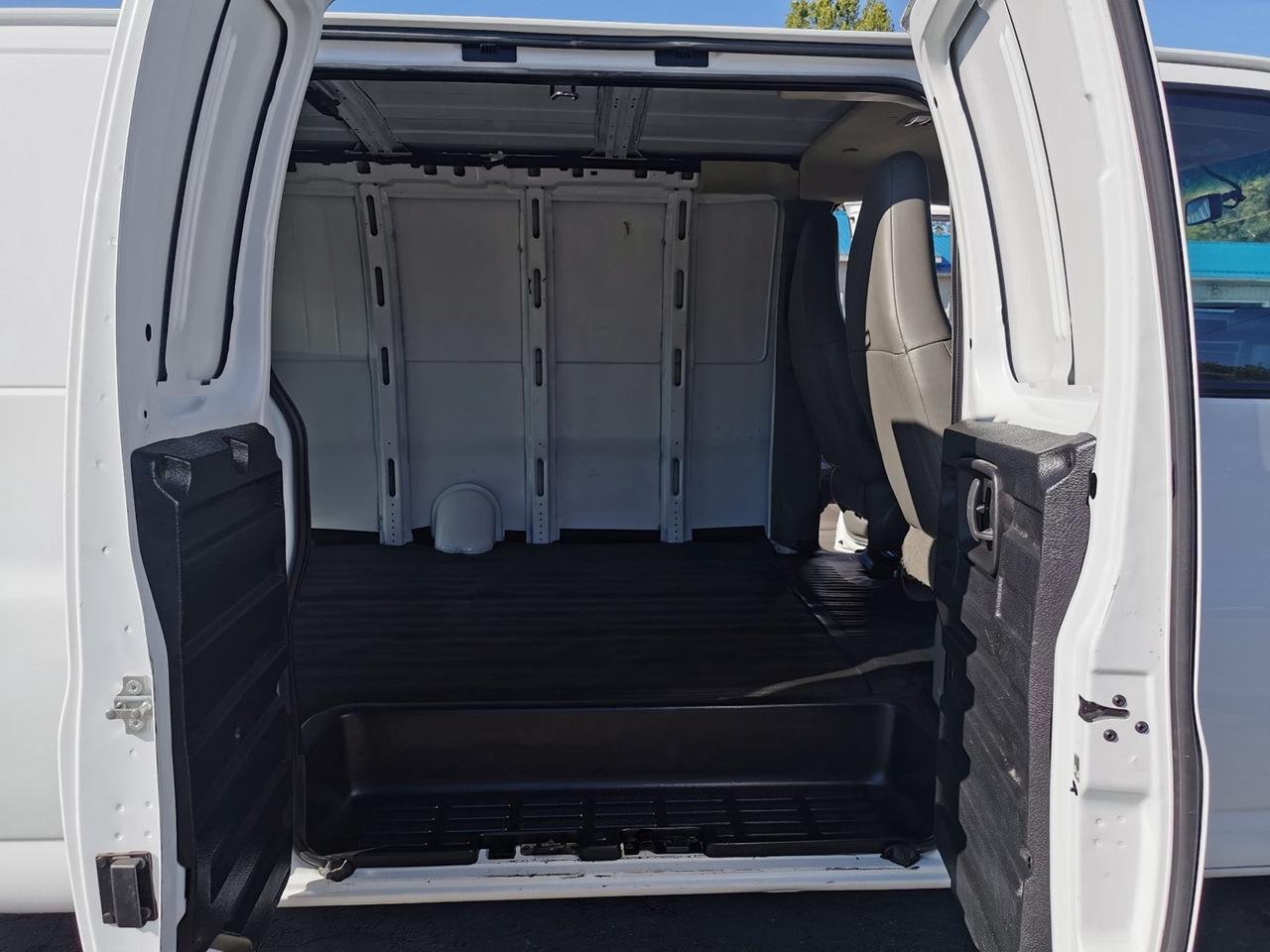 2021 Chevrolet Express 2500 Photo