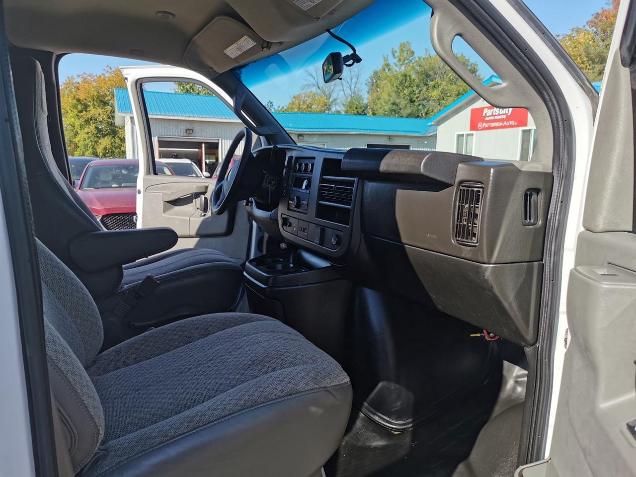 2021 Chevrolet Express 2500 Photo