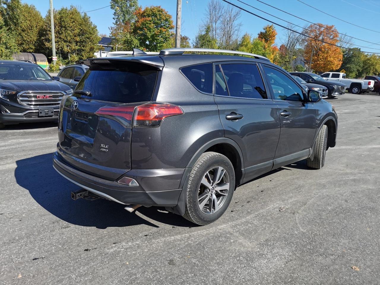 2016 Toyota RAV4 XLE AWD - Photo #5