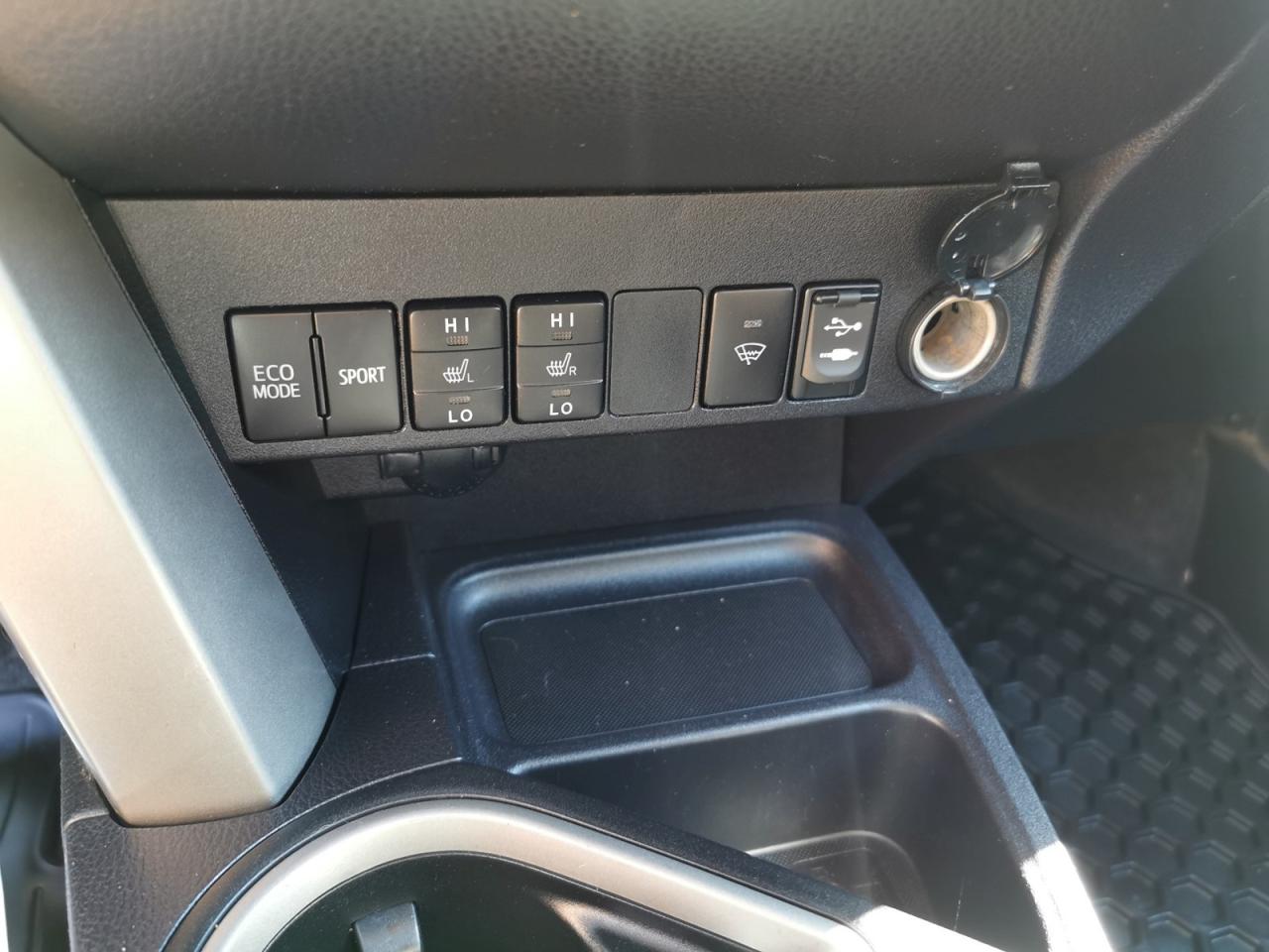 2016 Toyota RAV4 XLE AWD - Photo #22
