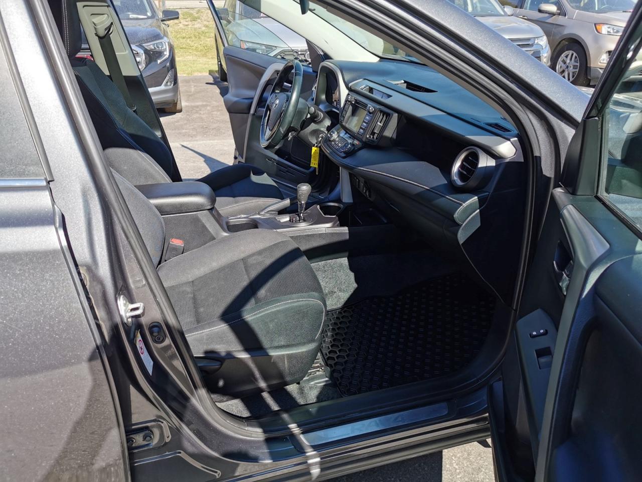 2016 Toyota RAV4 XLE AWD - Photo #30