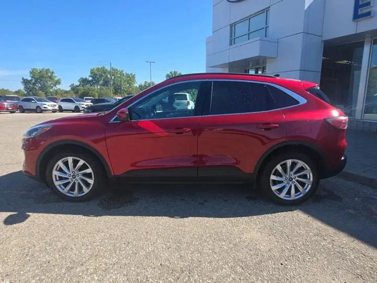 2022 Ford Escape Titanium AWD Hybrid Photo3