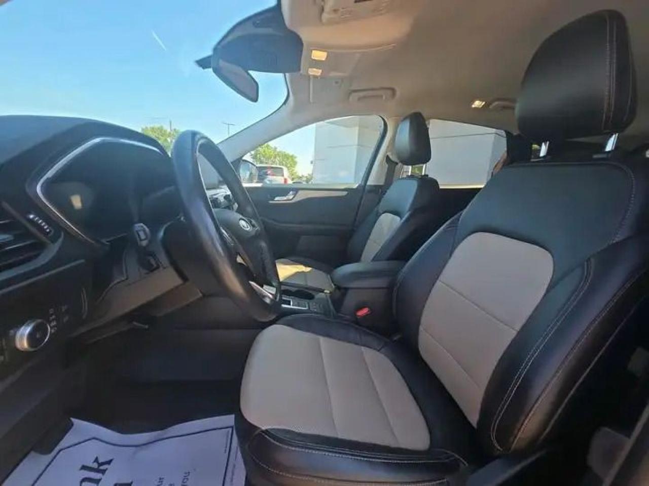 2022 Ford Escape Titanium AWD Hybrid Photo5