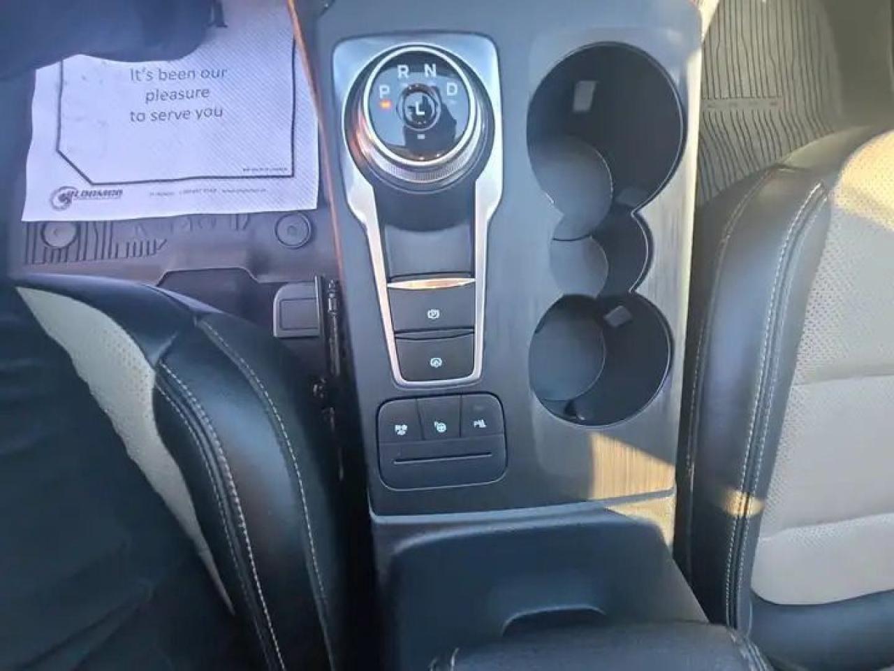 2022 Ford Escape Titanium AWD Hybrid Photo5