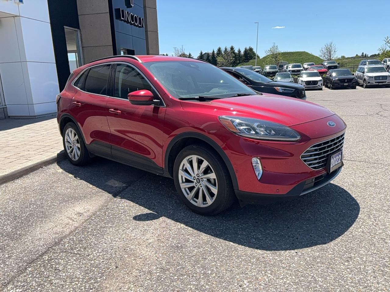 2022 Ford Escape TITANIUM, HYBRID! ELITE PACKAGE! PANO ROOF! NAV! Photo2