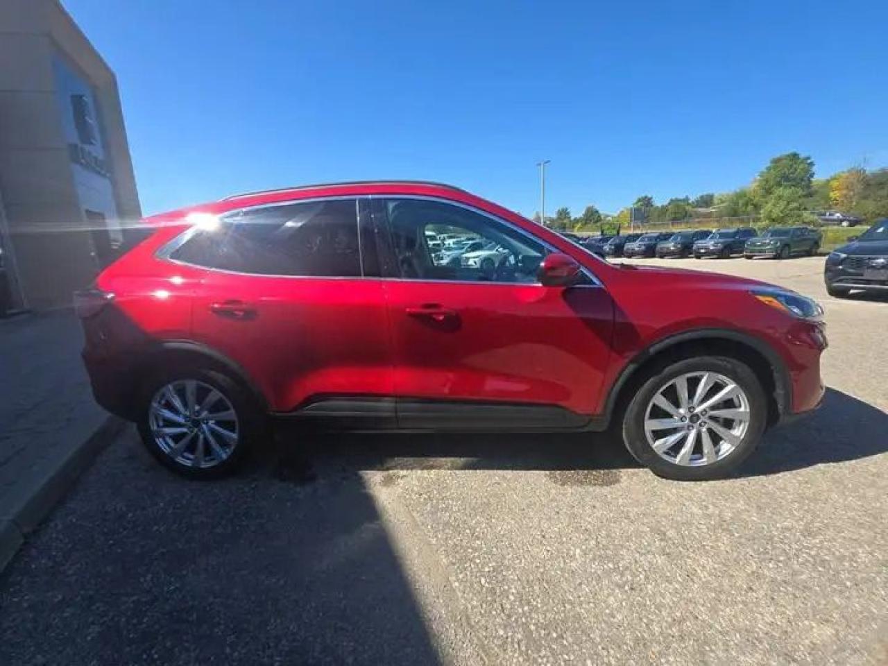 2022 Ford Escape TITANIUM, HYBRID! ELITE PACKAGE! PANO ROOF! NAV! Photo4