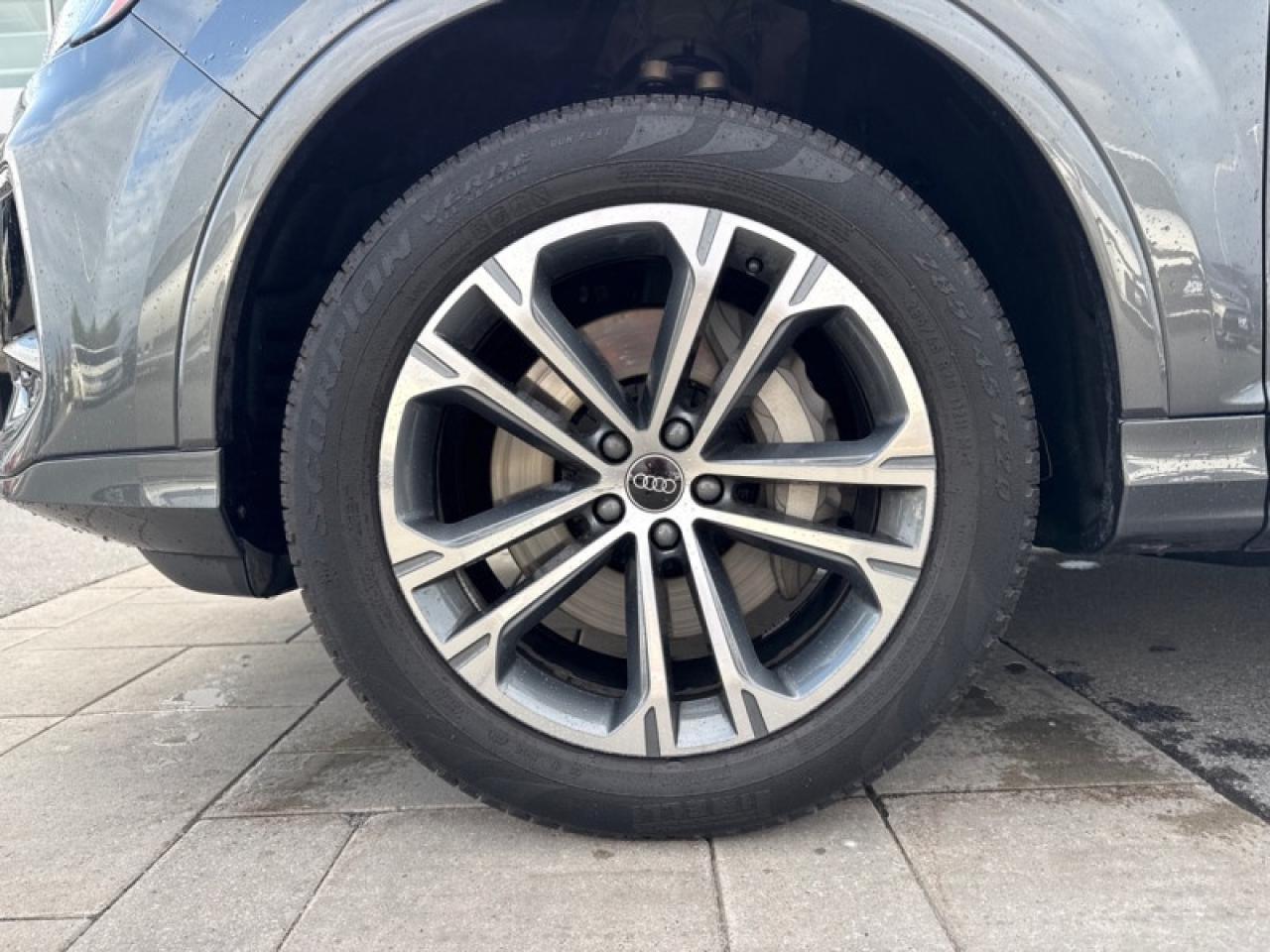 2025 Audi Q7 55 TFSI quattro  - Leather Seats Photo