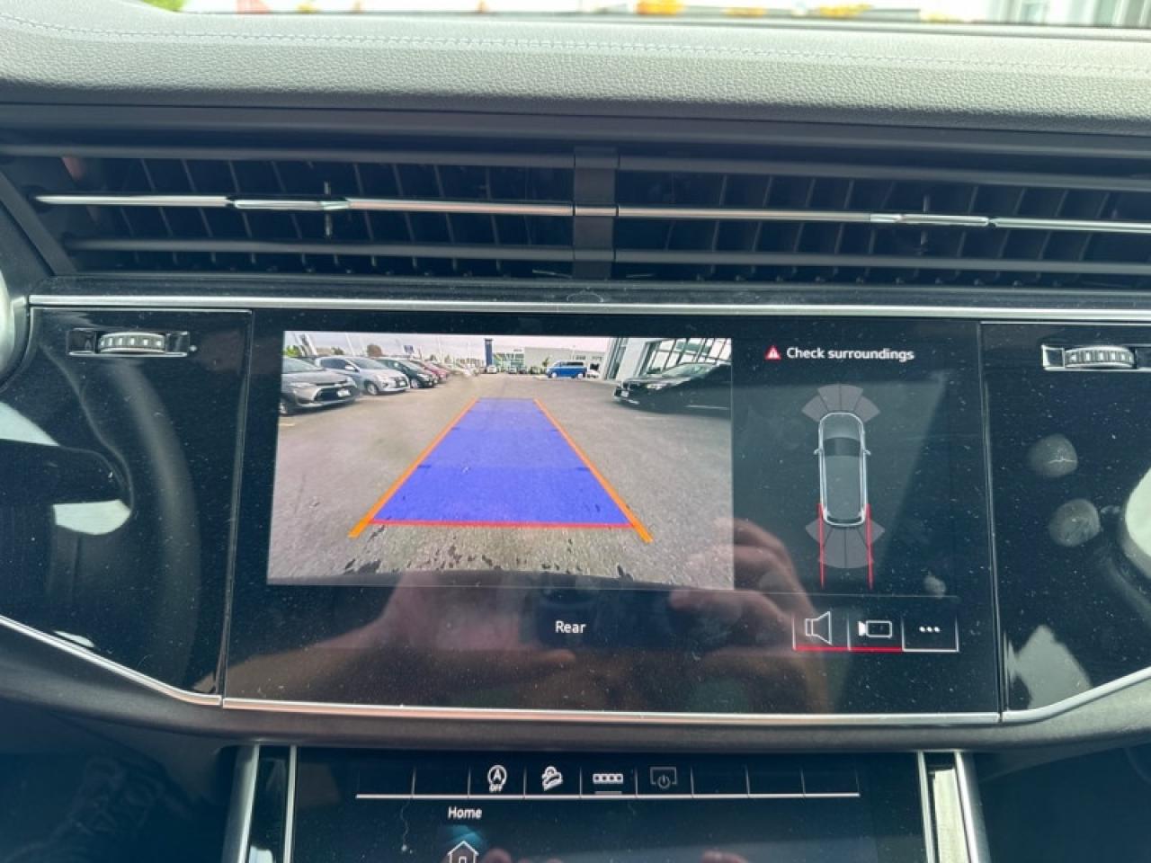 2025 Audi Q7 55 TFSI quattro  - Leather Seats Photo