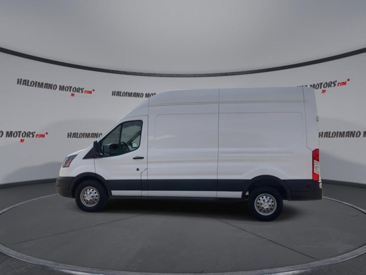 2024 Ford Transit Cargo Van T250 AWD | 148" HIGH ROOF | LOW KMs Photo4