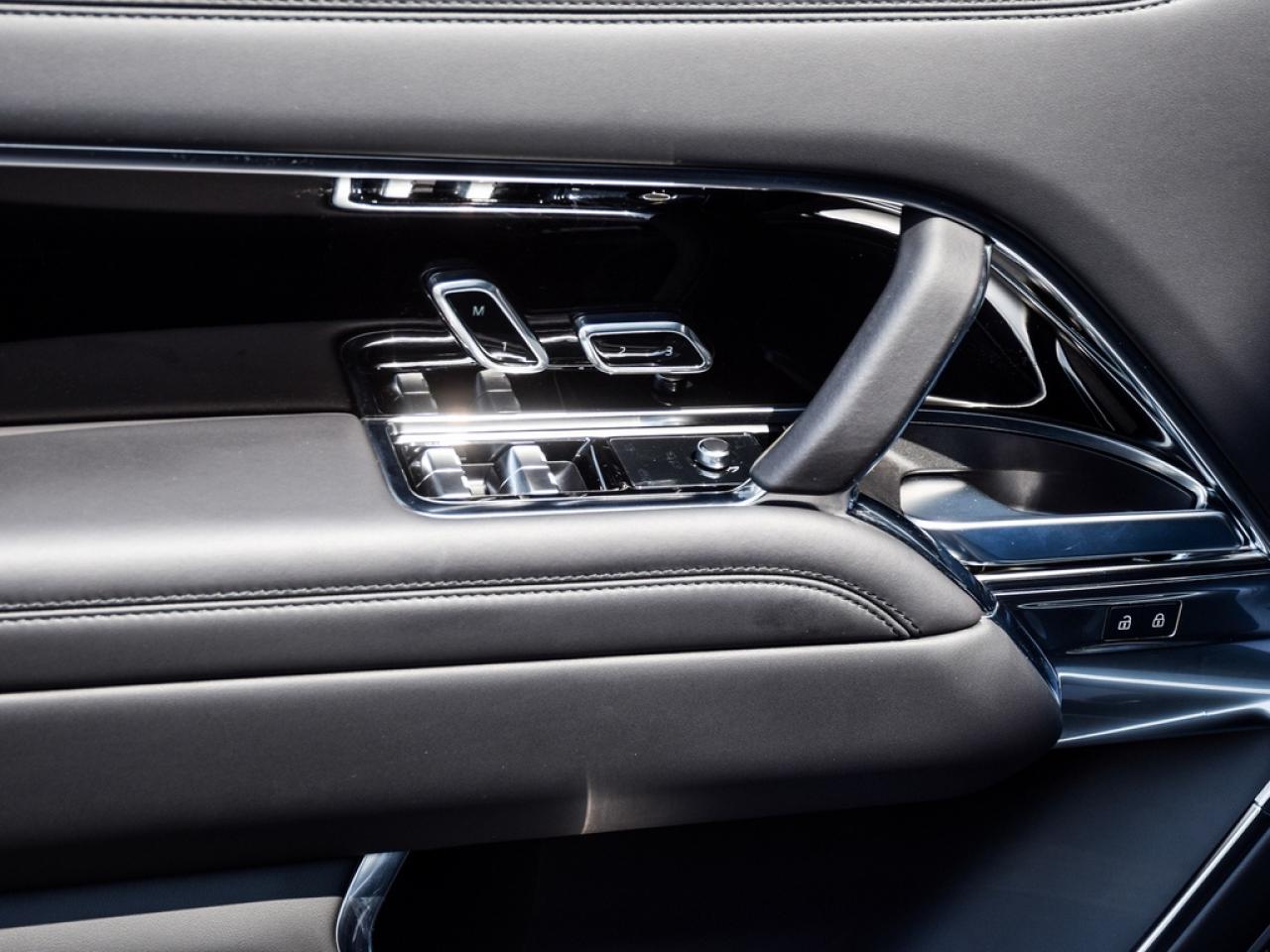 2024 Land Rover Range Rover P530 SE Photo