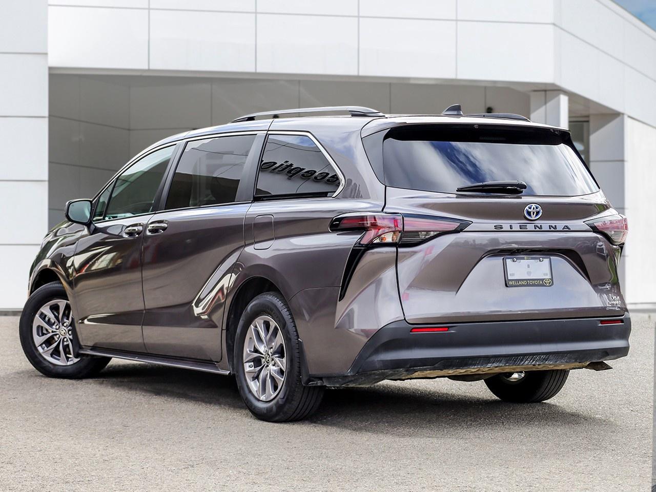 2024 Toyota Sienna XLE 8-Passenger Photo