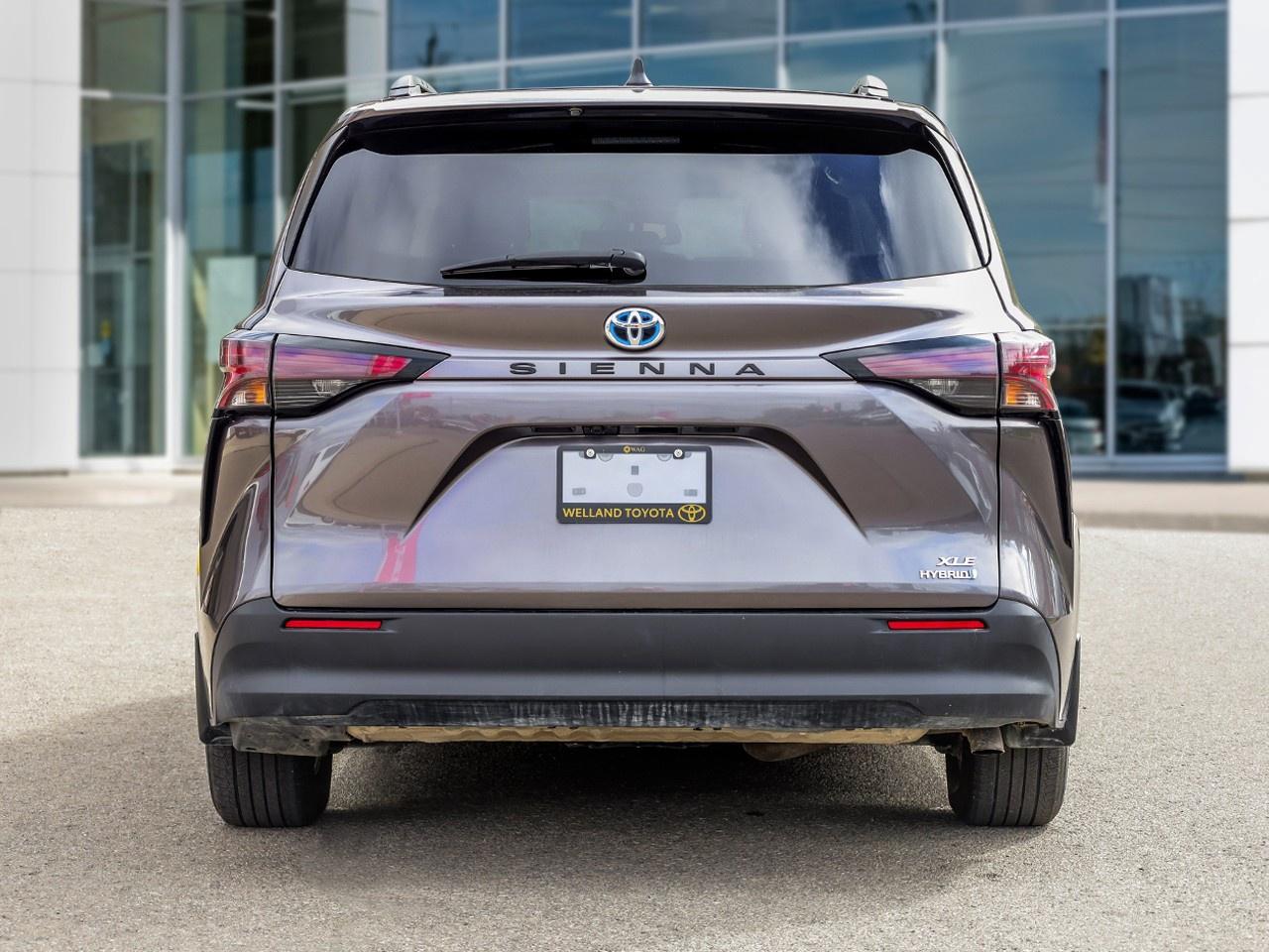 2024 Toyota Sienna XLE 8-Passenger Photo