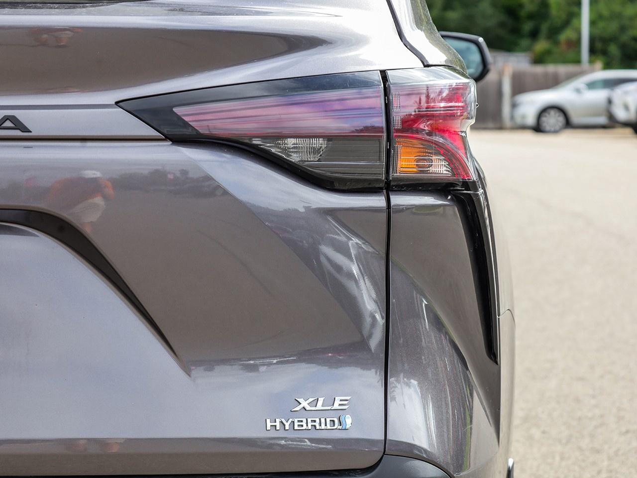 2024 Toyota Sienna XLE 8-Passenger Photo