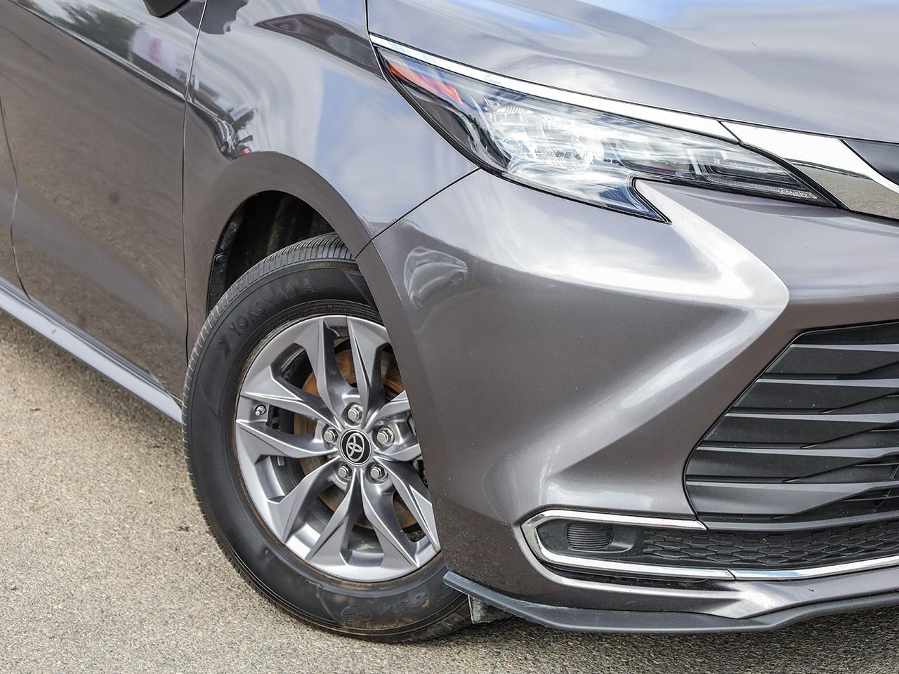 2024 Toyota Sienna XLE 8-Passenger Photo