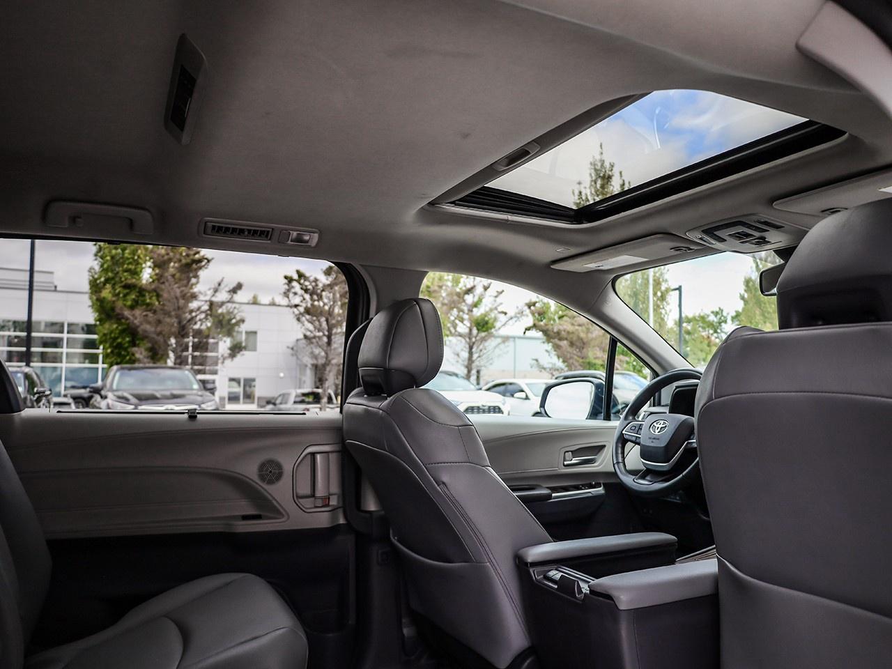 2024 Toyota Sienna XLE 8-Passenger Photo