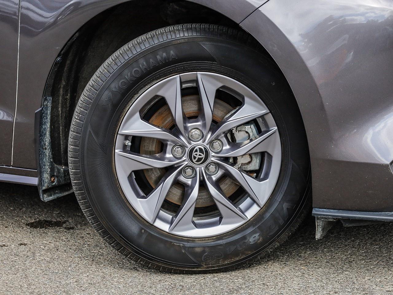 2024 Toyota Sienna XLE 8-Passenger Photo