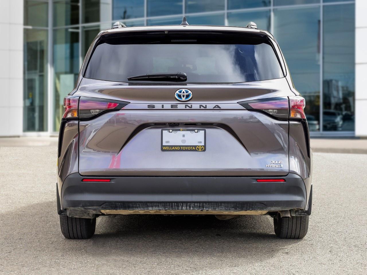 2024 Toyota Sienna XLE 8-Passenger Photo