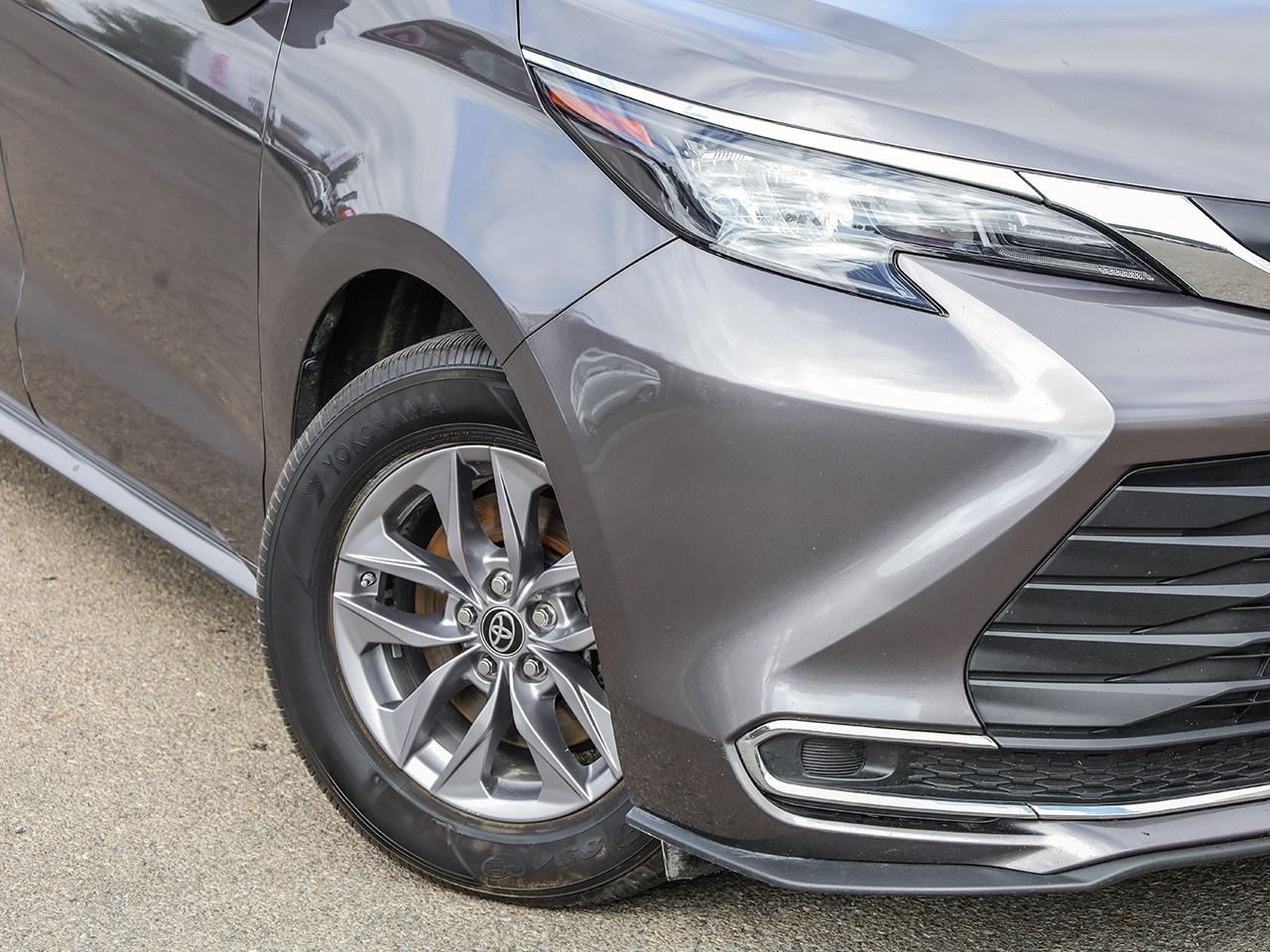 2024 Toyota Sienna XLE 8-Passenger Photo