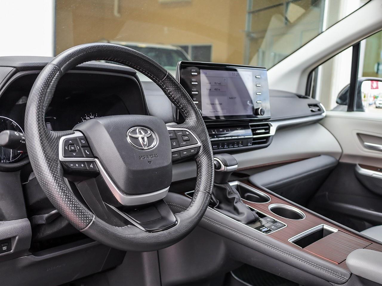 2024 Toyota Sienna XLE 8-Passenger Photo