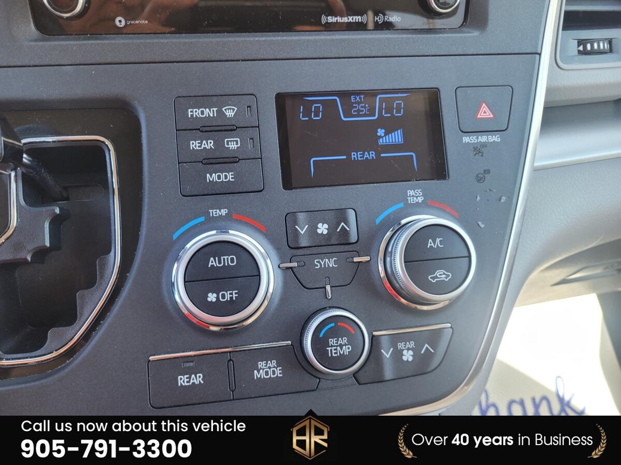 2018 Toyota Sienna LE | AWD | Power doors Photo