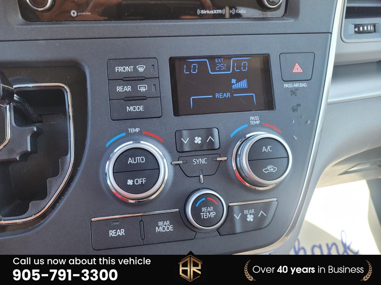 2018 Toyota Sienna LE | AWD | Power doors Photo