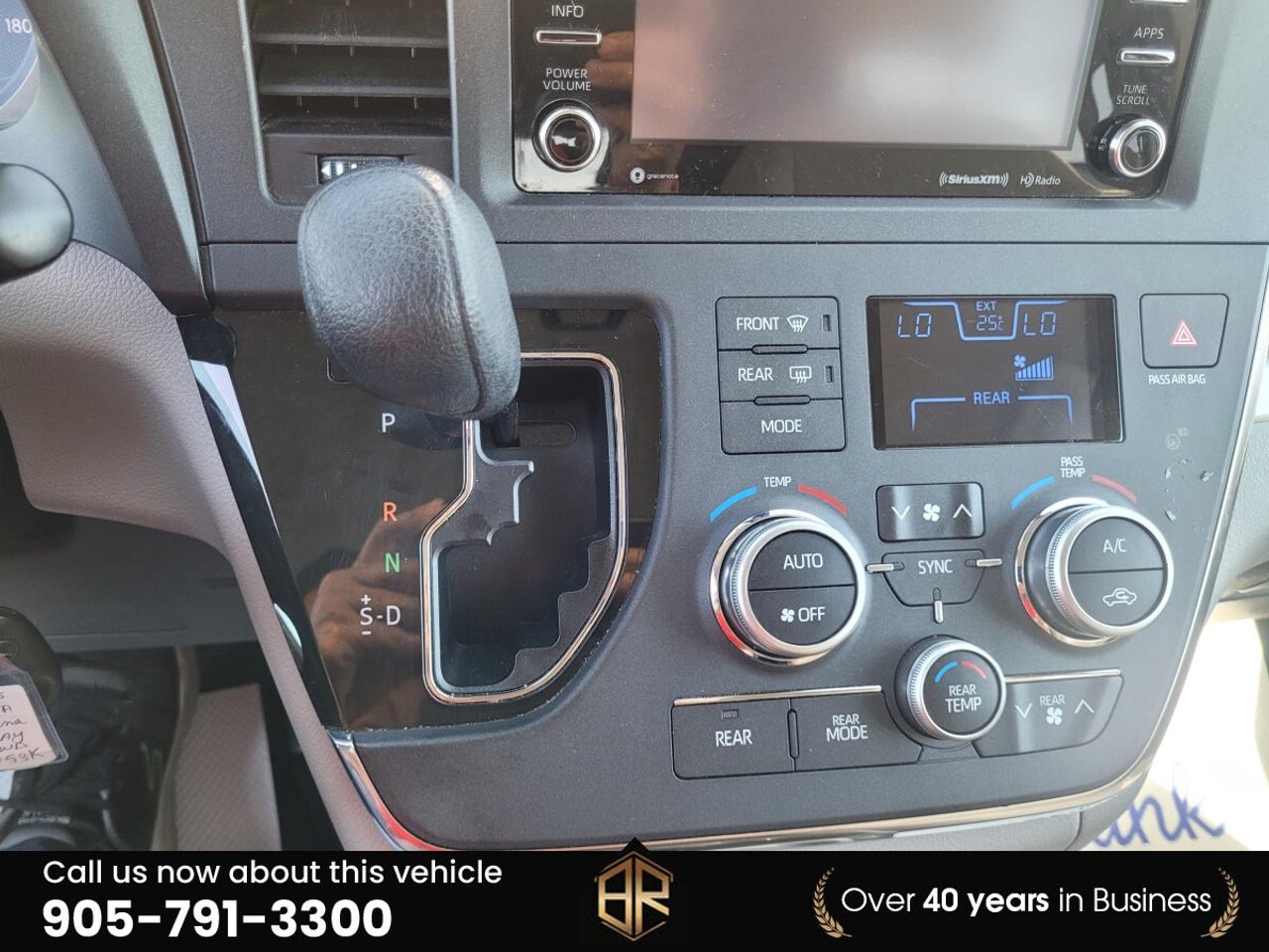 2018 Toyota Sienna LE | AWD | Power doors Photo