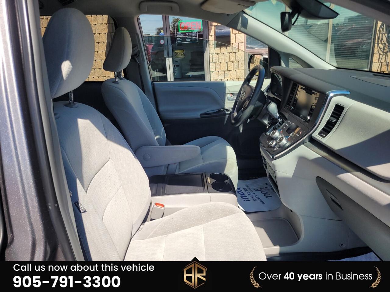 2018 Toyota Sienna LE | AWD | Power doors Photo