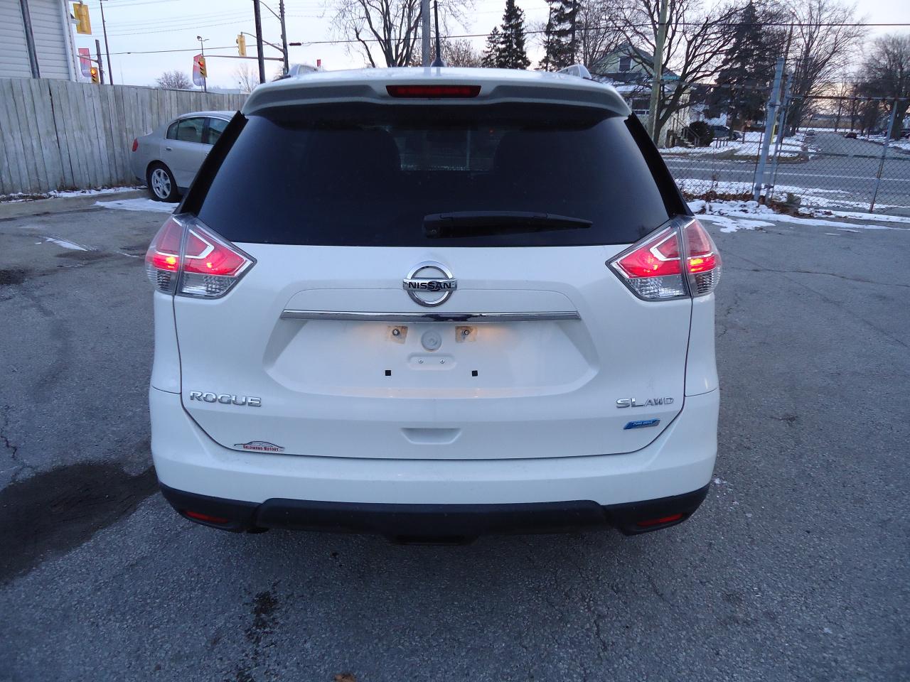 2015 Nissan Rogue AWD 4dr S Photo3