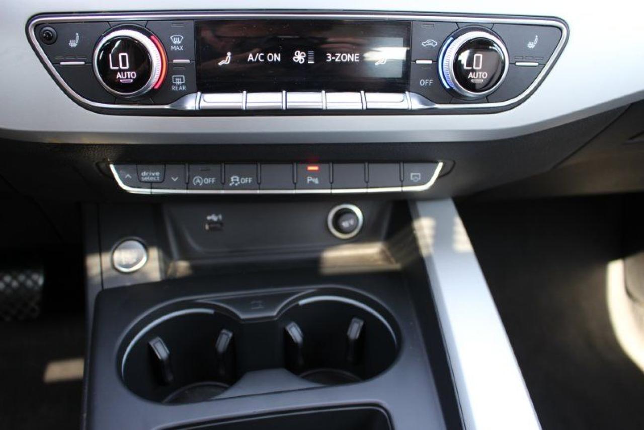 2023 Audi A4 Komfort*AWD*Heated Leather*Sun Roof*BT*Rear Cam - Photo #25