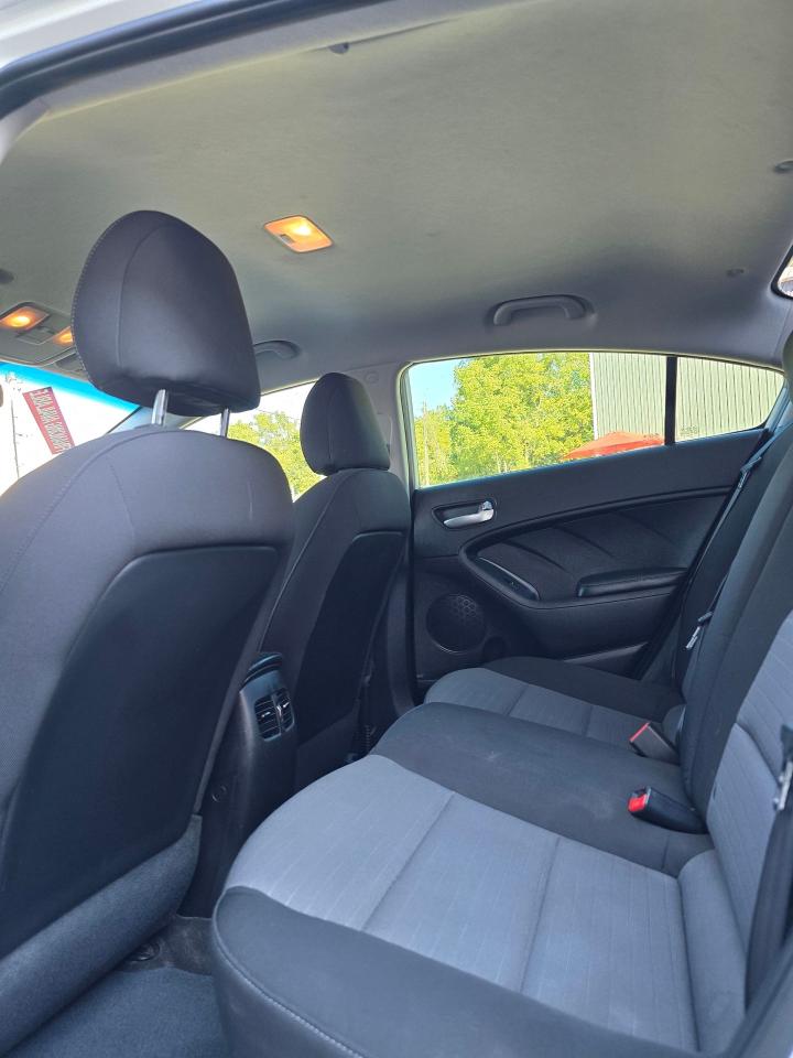 2015 Kia Forte 4dr Sdn Auto LX - Photo #9