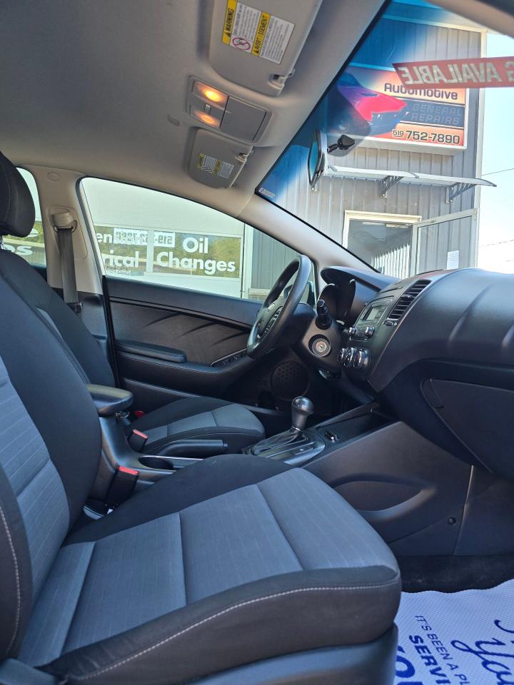 2015 Kia Forte 4dr Sdn Auto LX - Photo #14