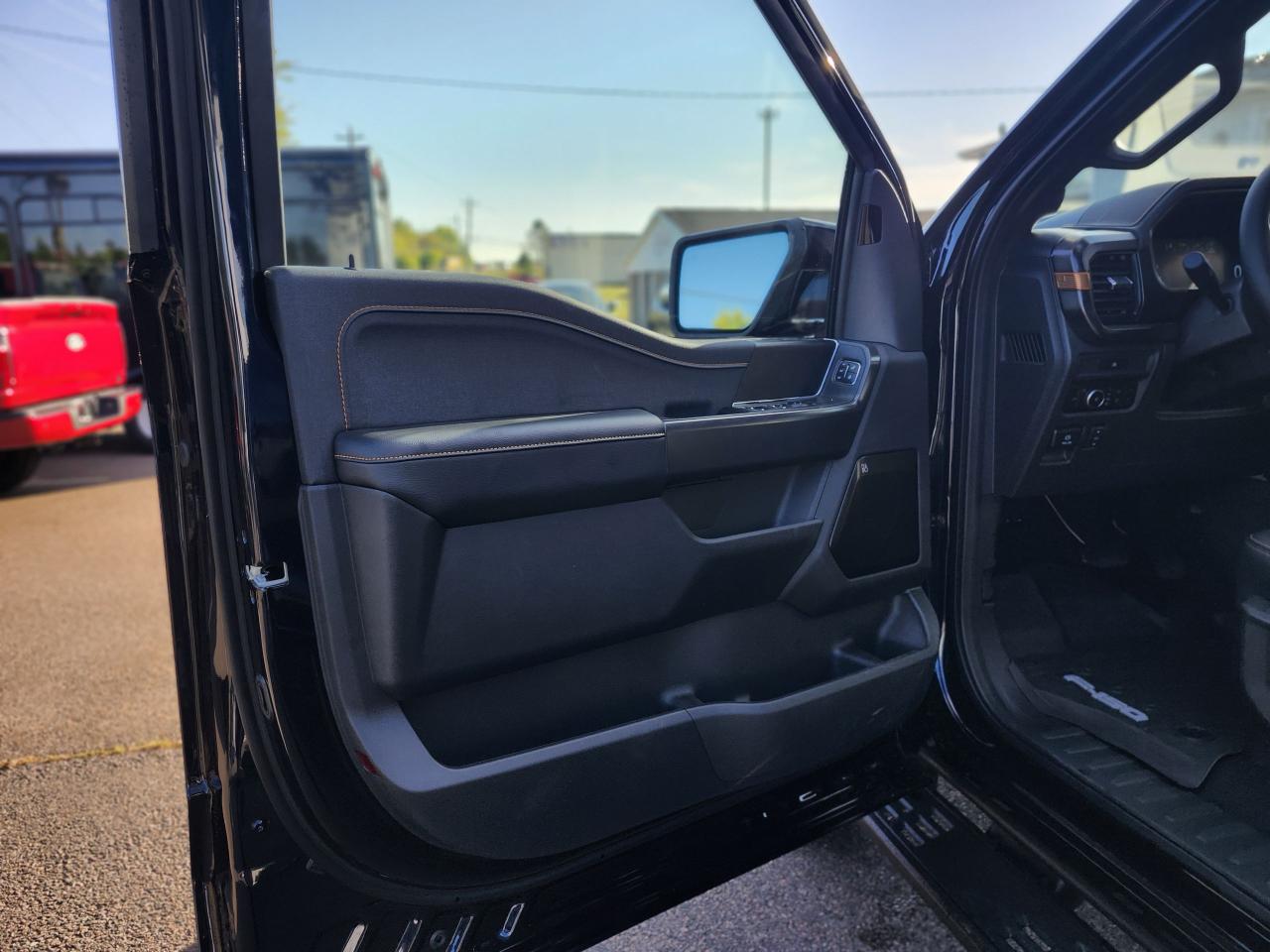 2025 Ford F-150 Tremor 4WD SuperCrew 5.5' Box Photo5