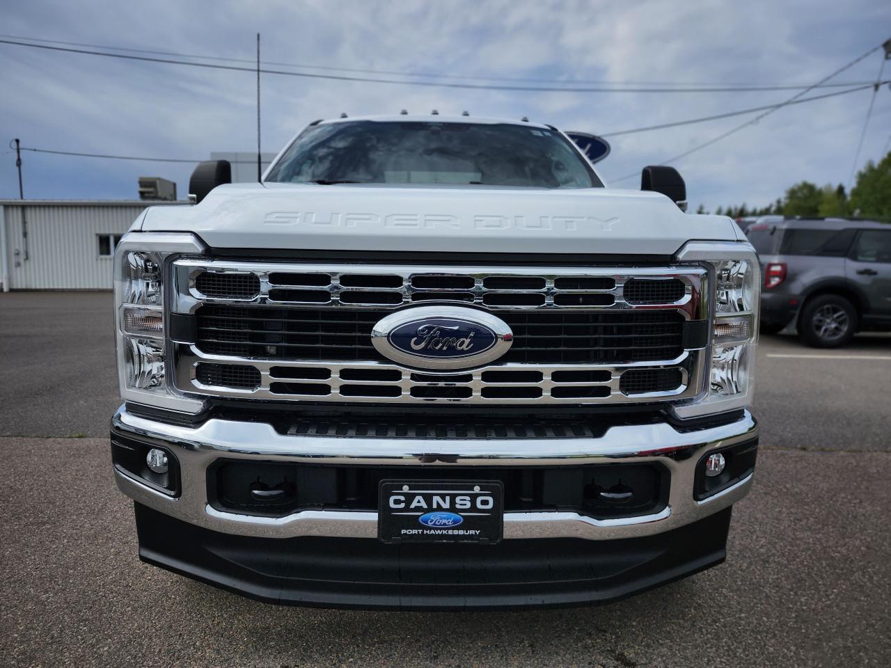 2026 Ford F-350 Super Duty SRW XLT 4WD CREW CAB 8' BOX Photo1