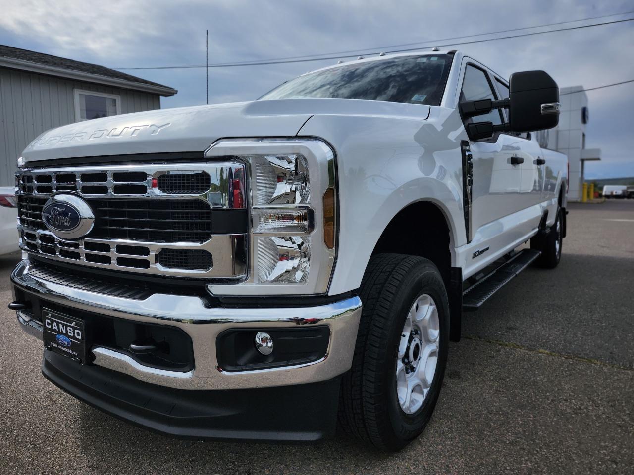 2026 Ford F-350 Super Duty SRW XLT 4WD CREW CAB 8' BOX Photo5